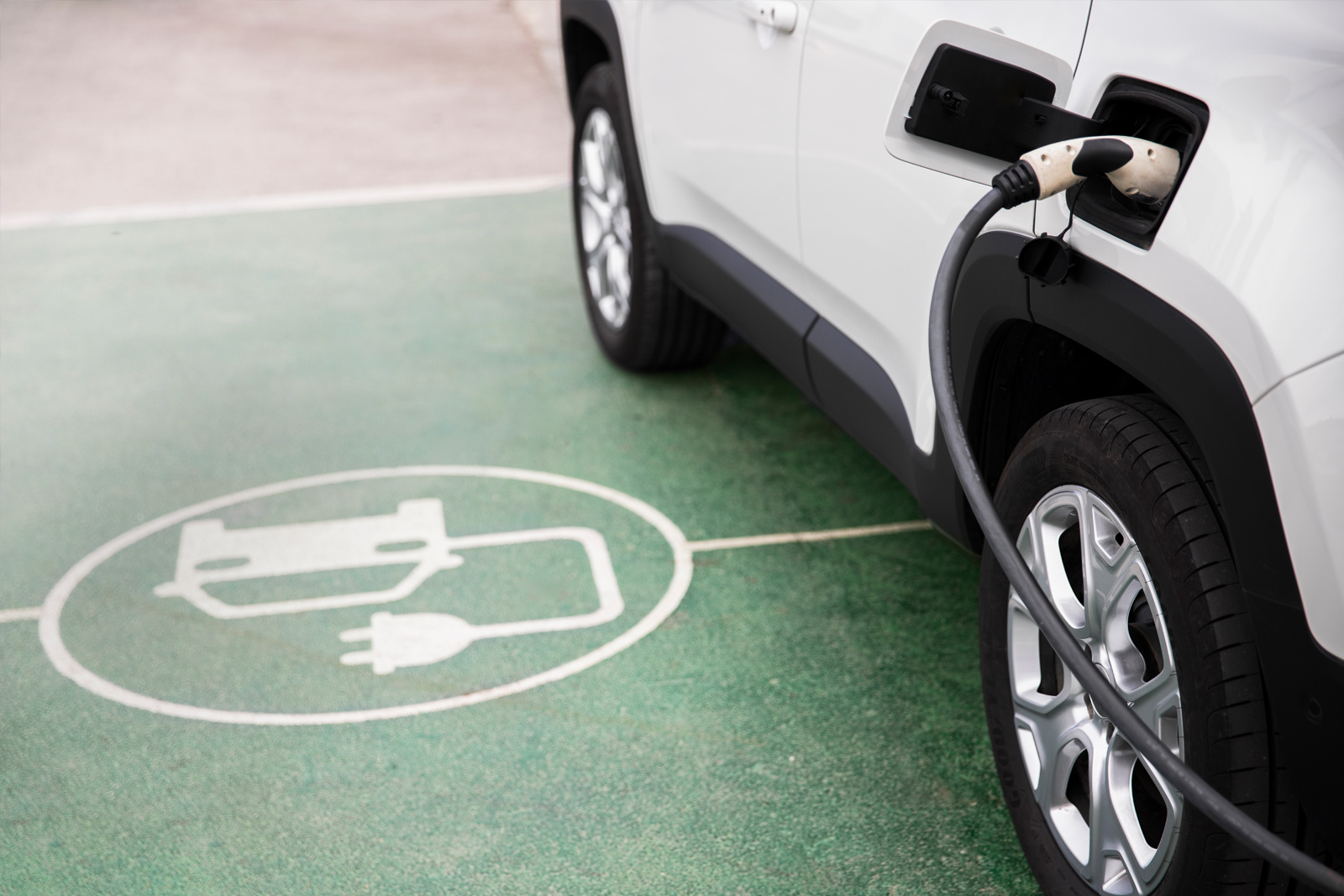 INSTALACIÓN CARGADORES COCHES ELÉCTRICOS en empresas